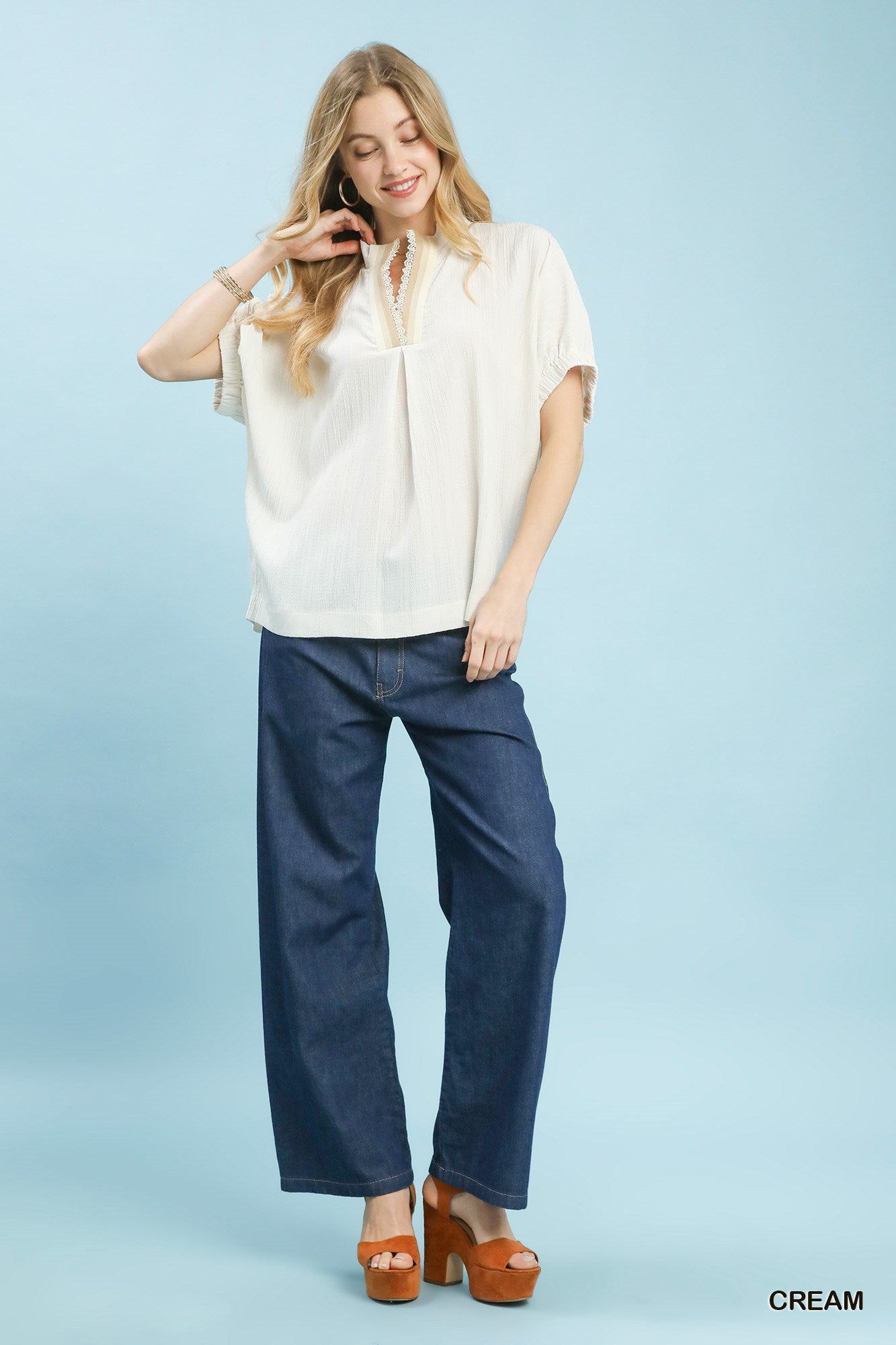 Textured Contrast Trim V-Neck Blouse Secondary image