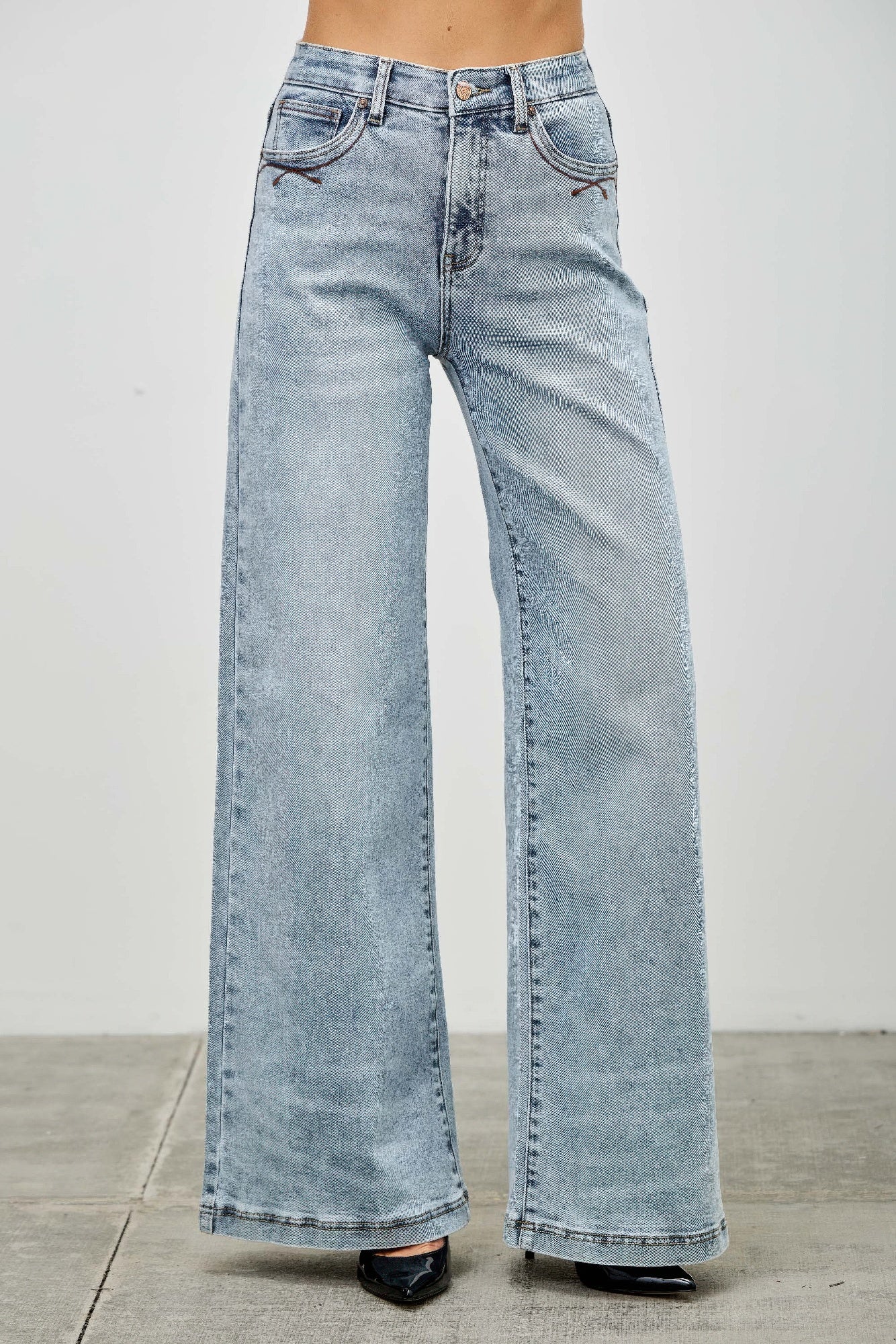 High Rise Classic Wide-Leg Jeans -
