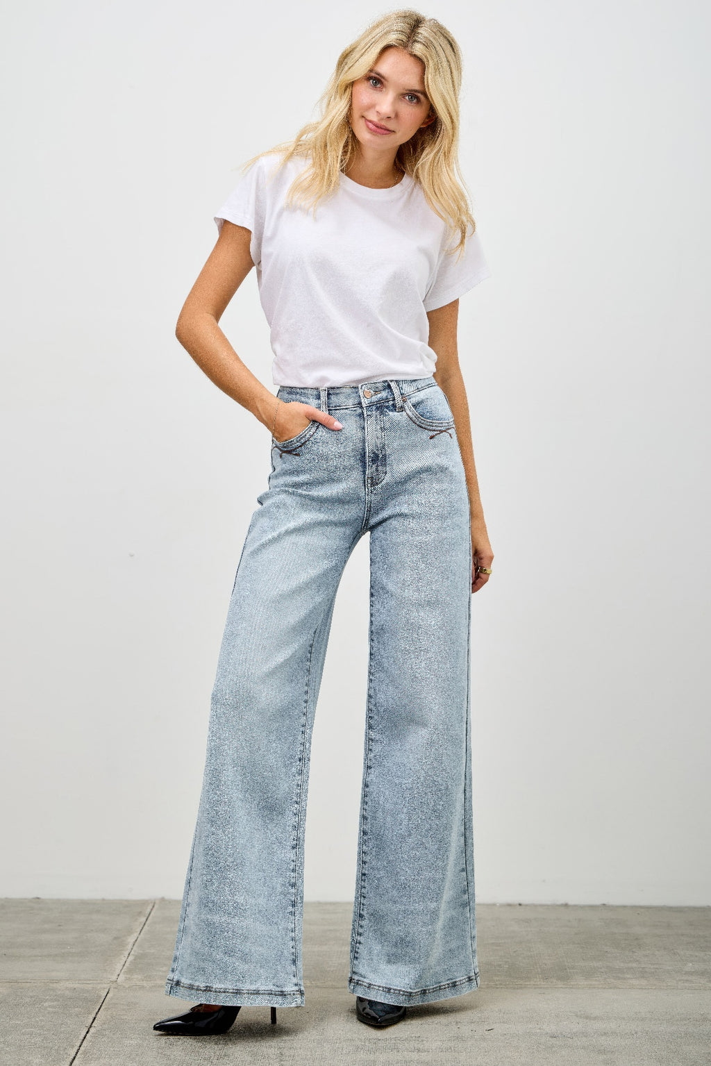 High Rise Classic Wide-Leg Jeans -