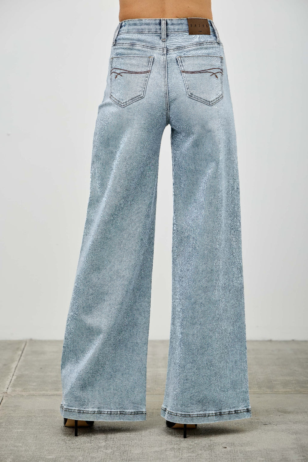 High Rise Classic Wide-Leg Jeans -