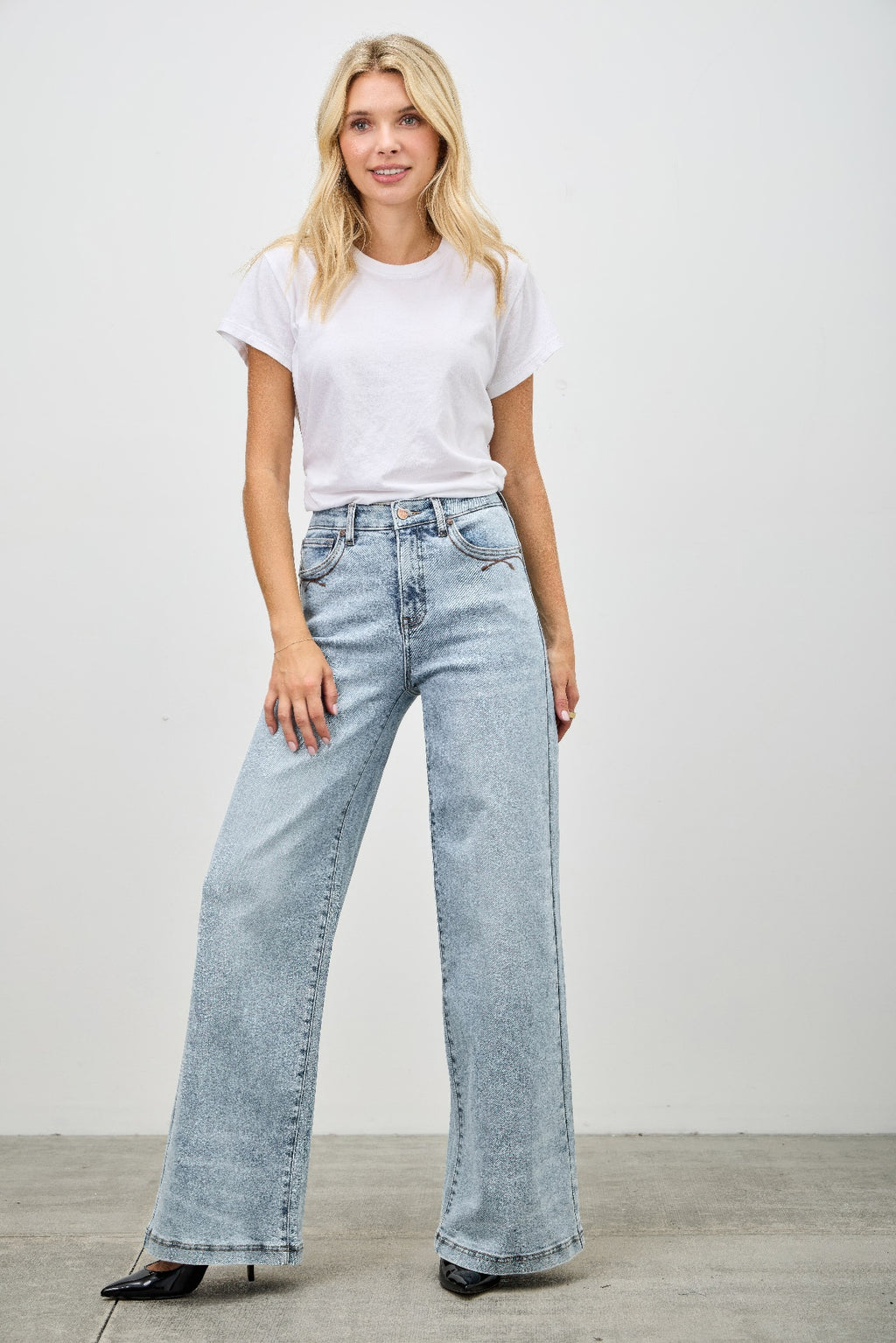 High Rise Classic Wide-Leg Jeans -