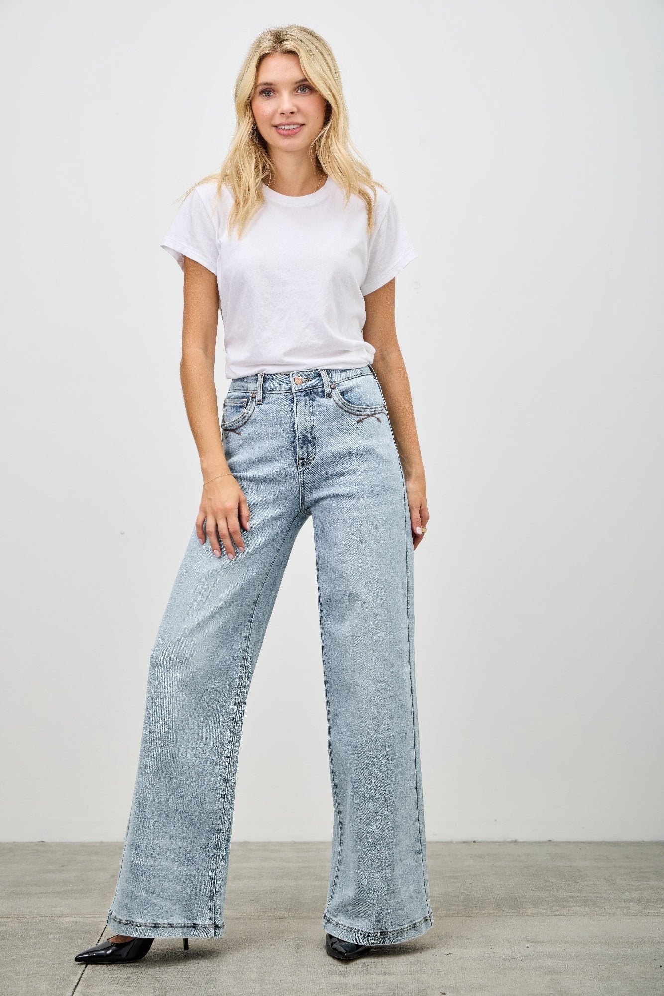 High Rise Classic Wide-Leg Jeans -