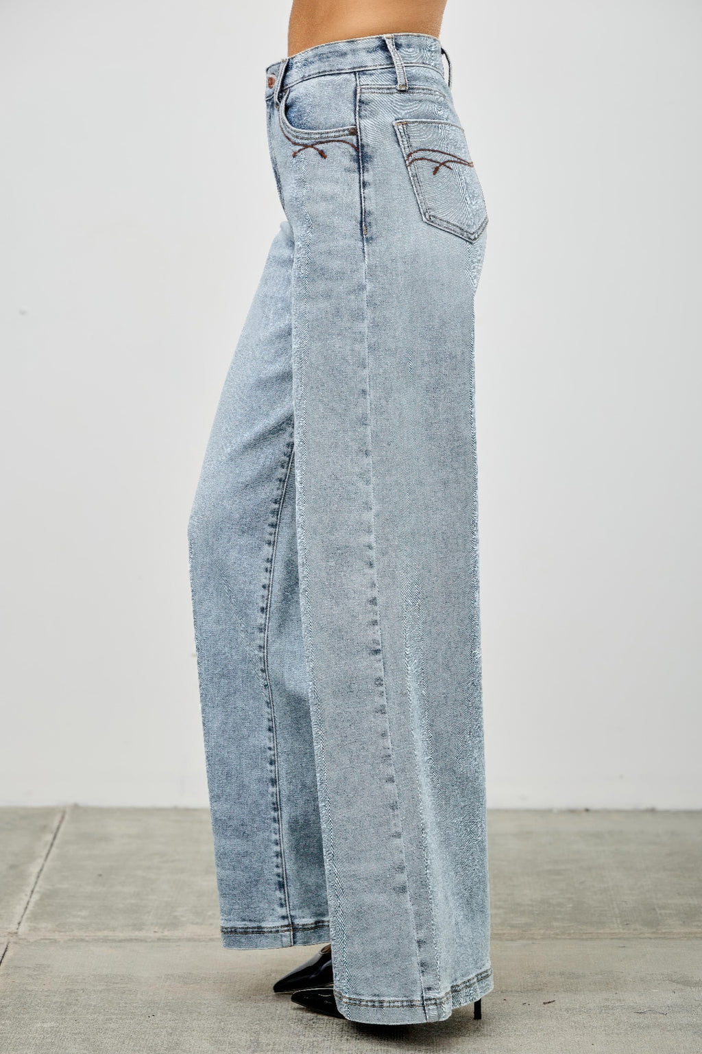 High Rise Classic Wide-Leg Jeans -