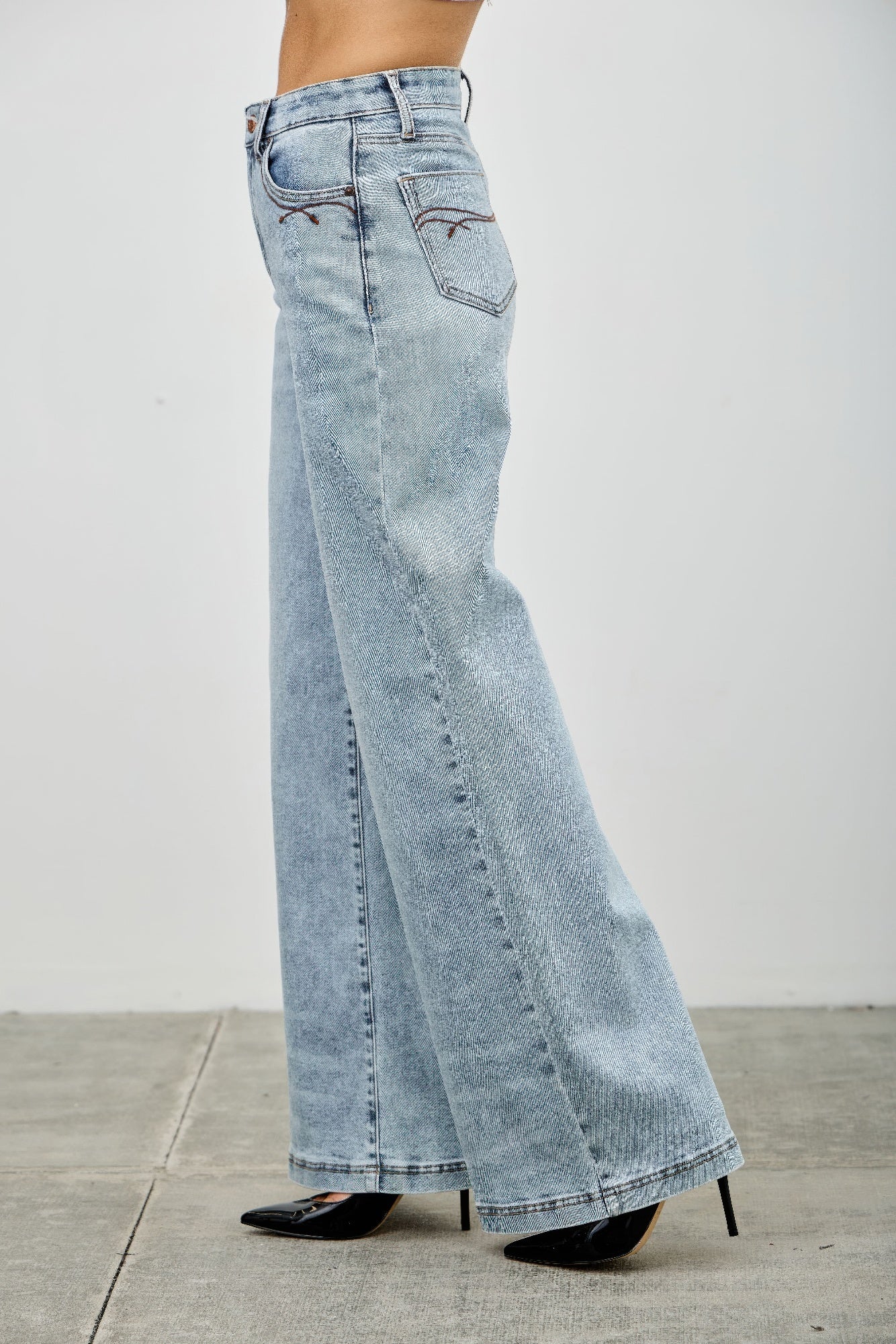 High Rise Classic Wide-Leg Jeans -