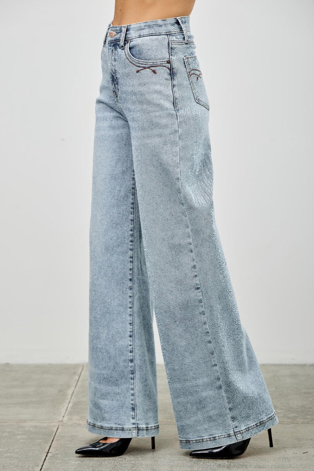 High Rise Classic Wide-Leg Jeans -