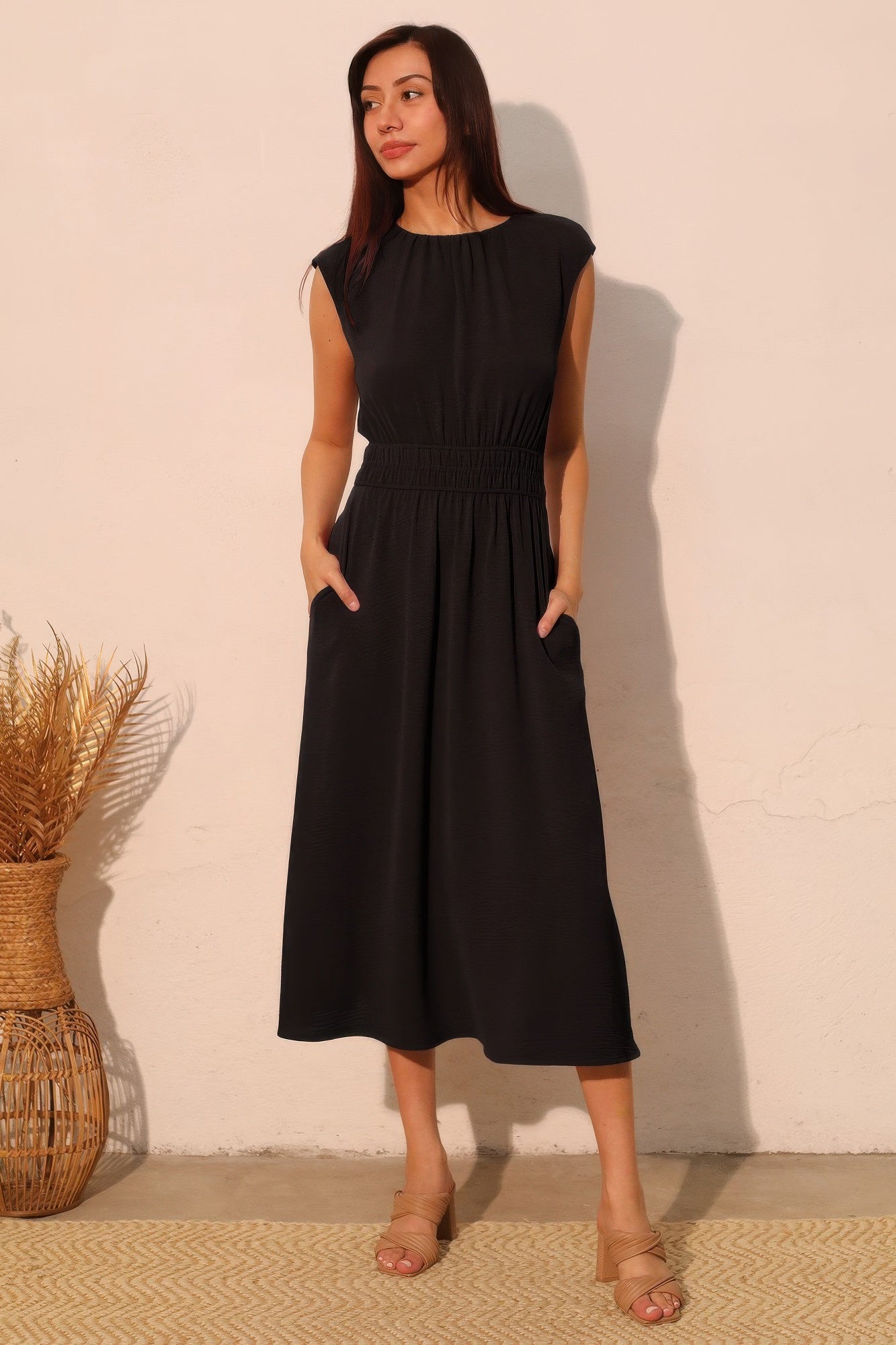 Elastic Ruched Matte Crepe Midi Dress - Black