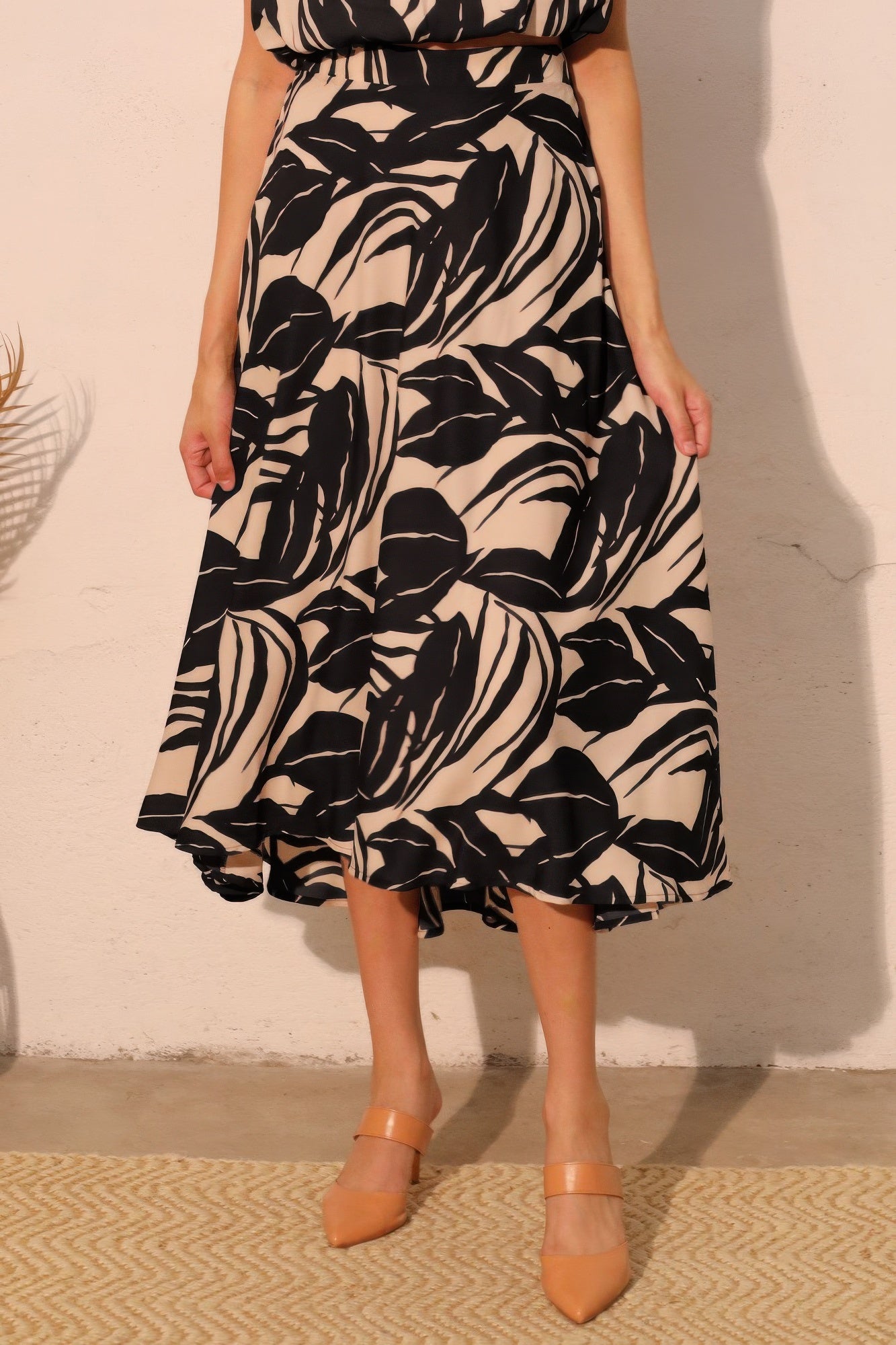 Leaf Midi Swing Lucca Skirt - Black