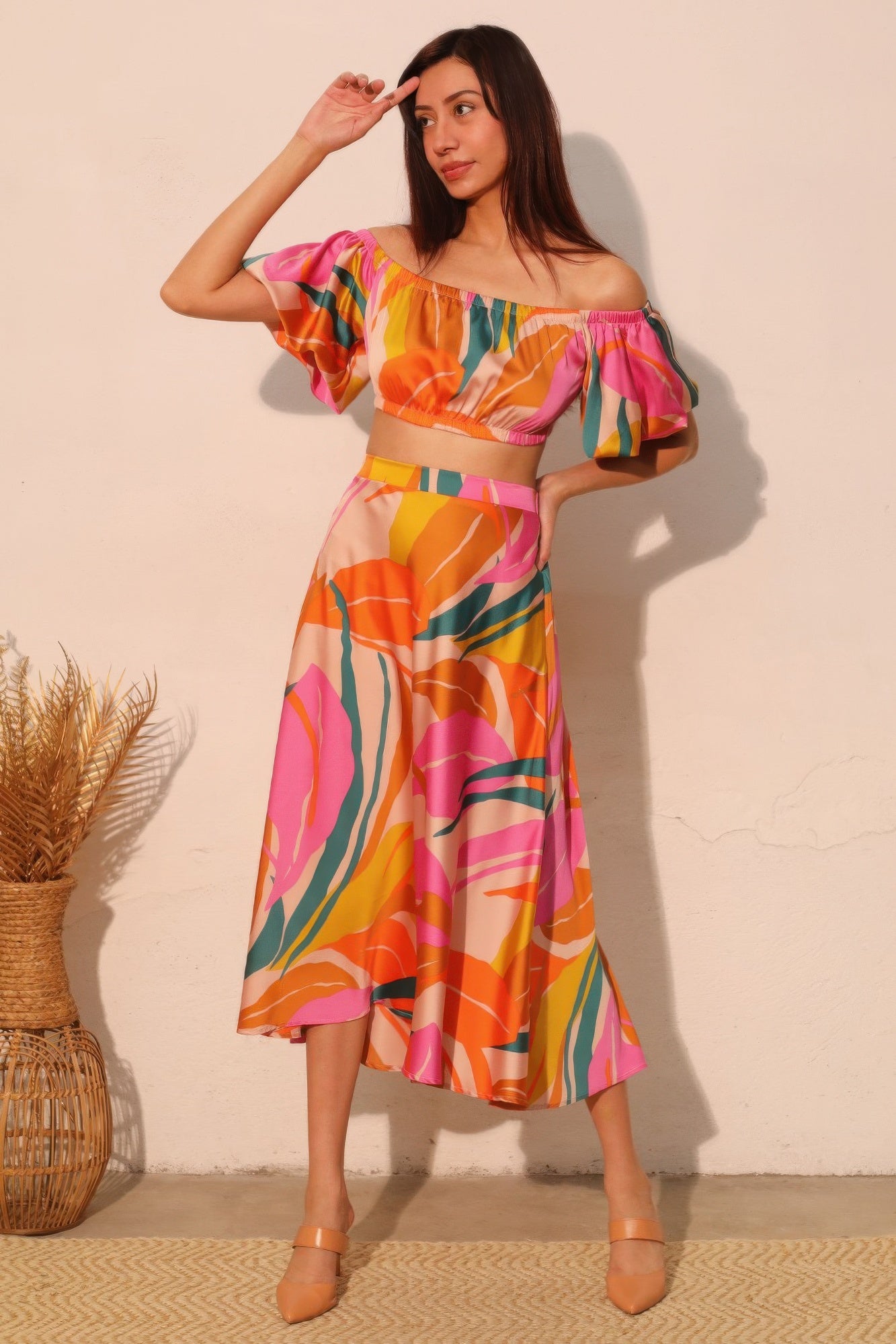 Bubble Sleeve Isla Tropical Crop Top Secondary image