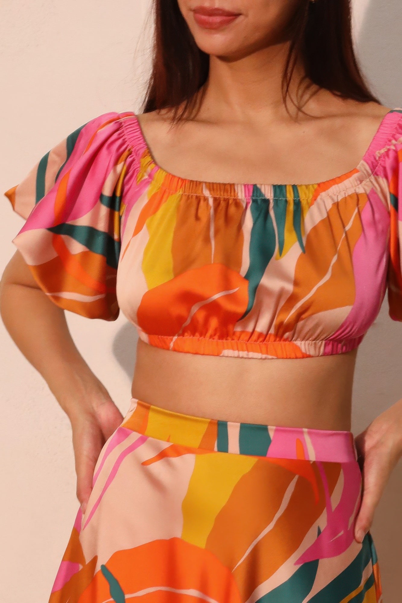Bubble Sleeve Isla Tropical Crop Top -