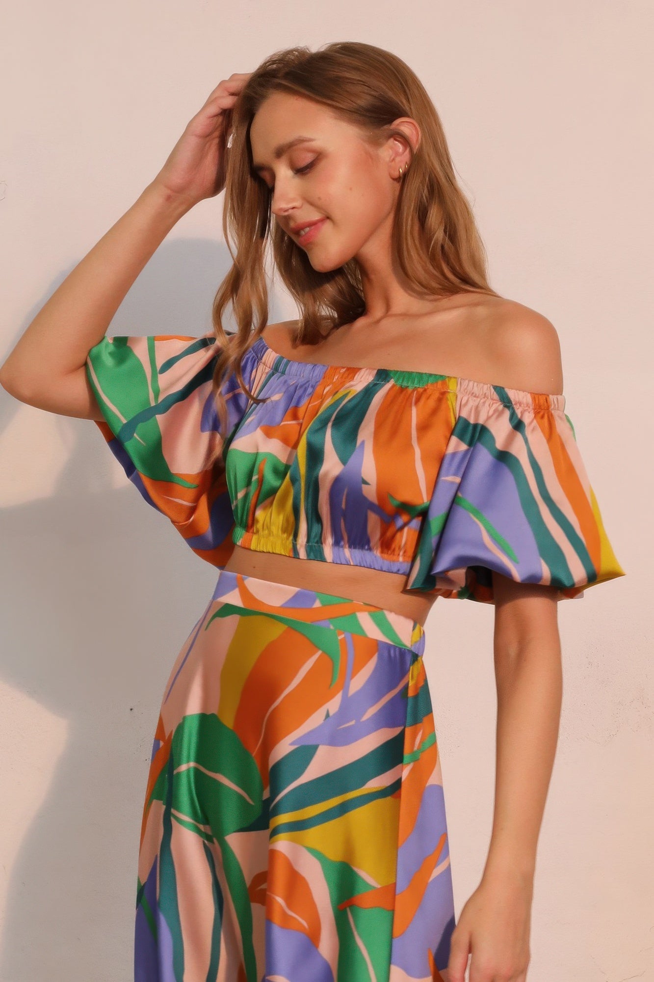 Bubble Sleeve Isla Tropical Crop Top -