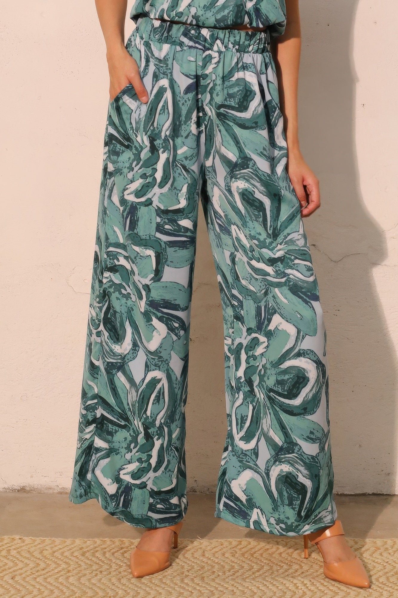 Wide-Leg Pocket Chasing Petals Pants Secondary image