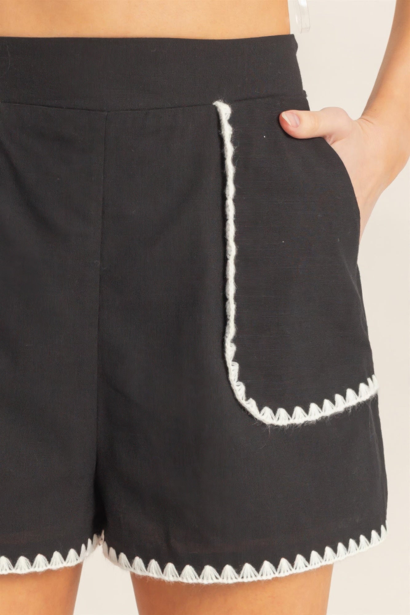 Scallop Trim Pocket Shorts -