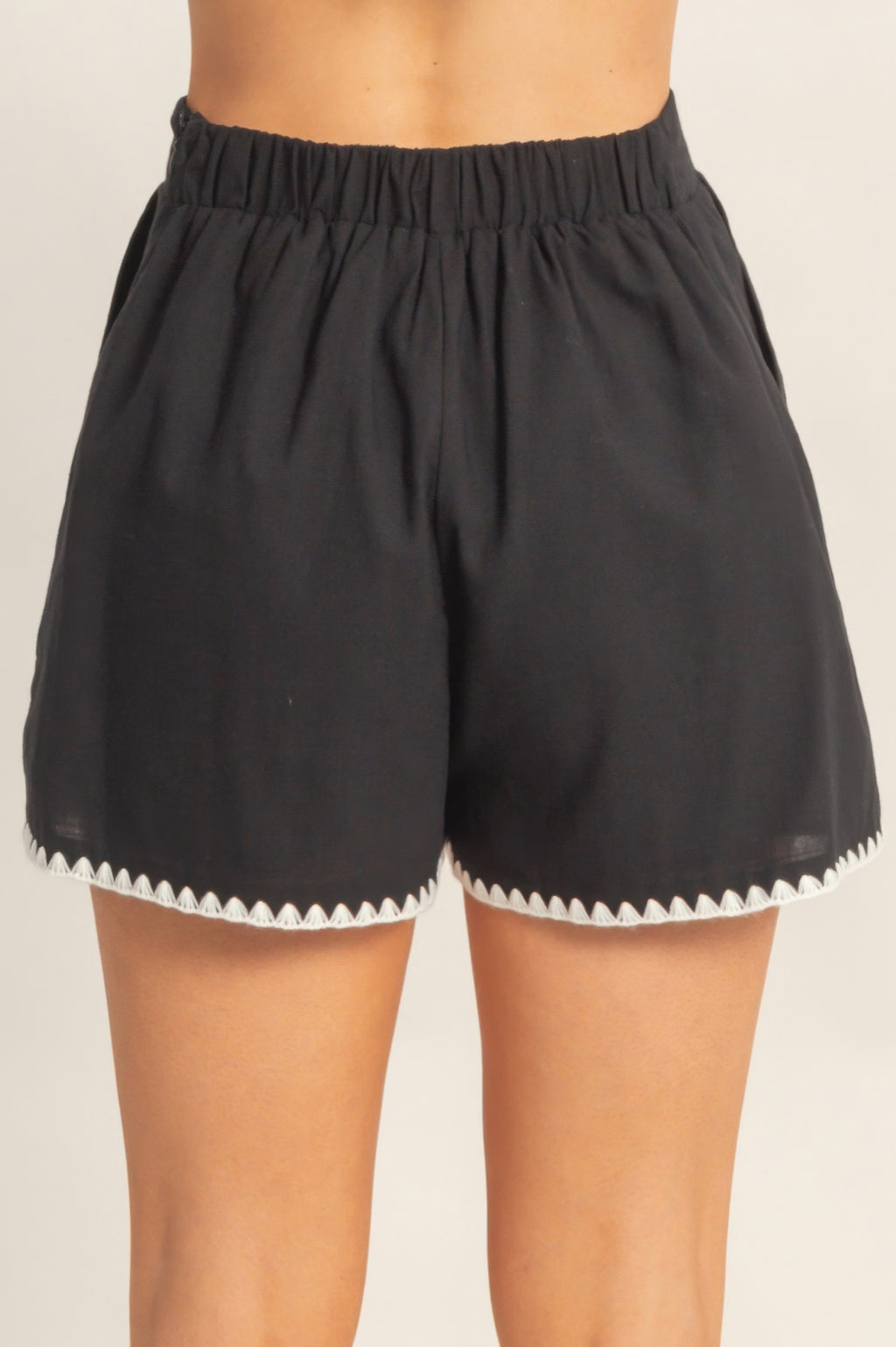 Scallop Trim Pocket Shorts -