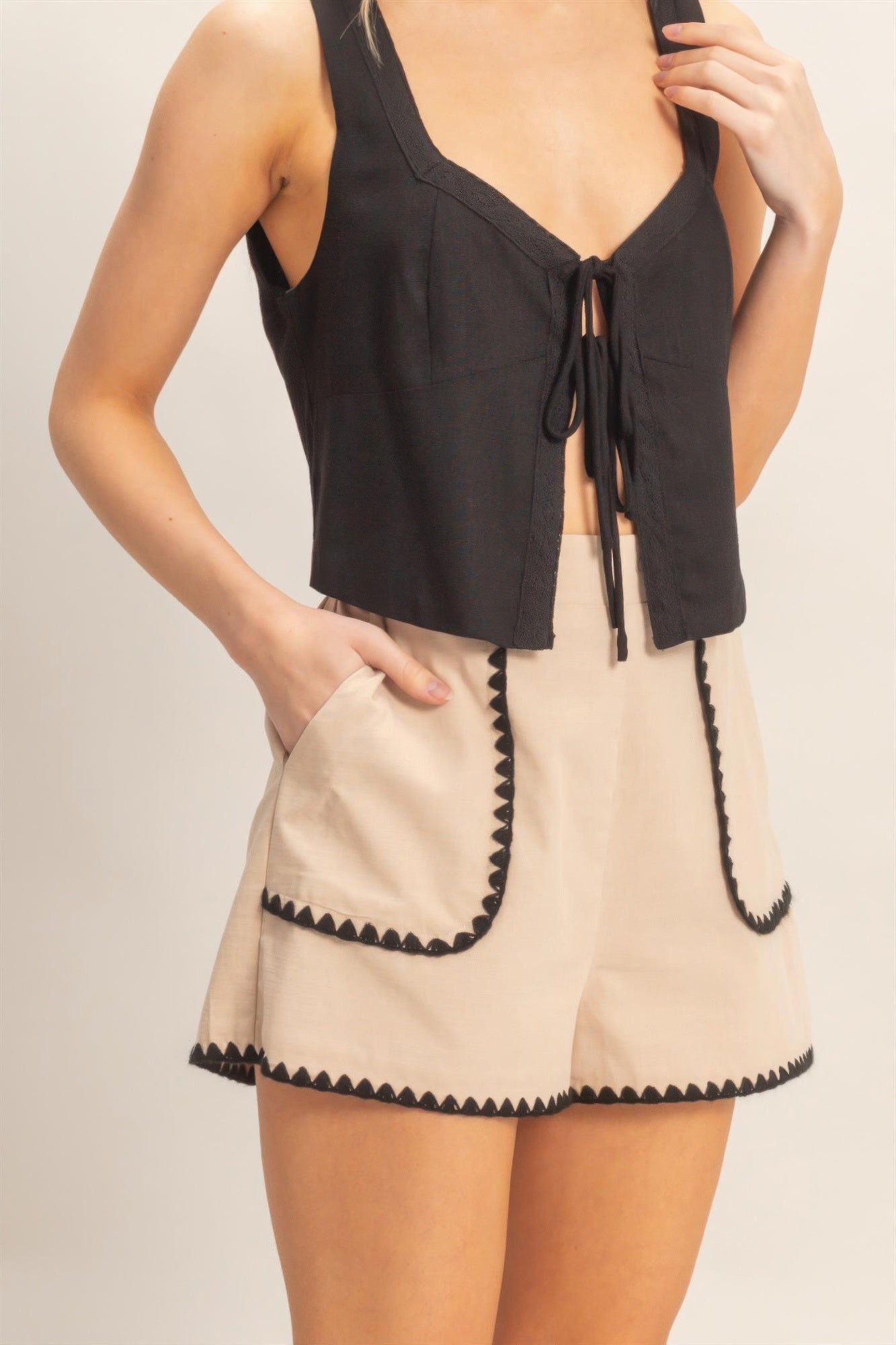 Scallop Trim Pocket Shorts -