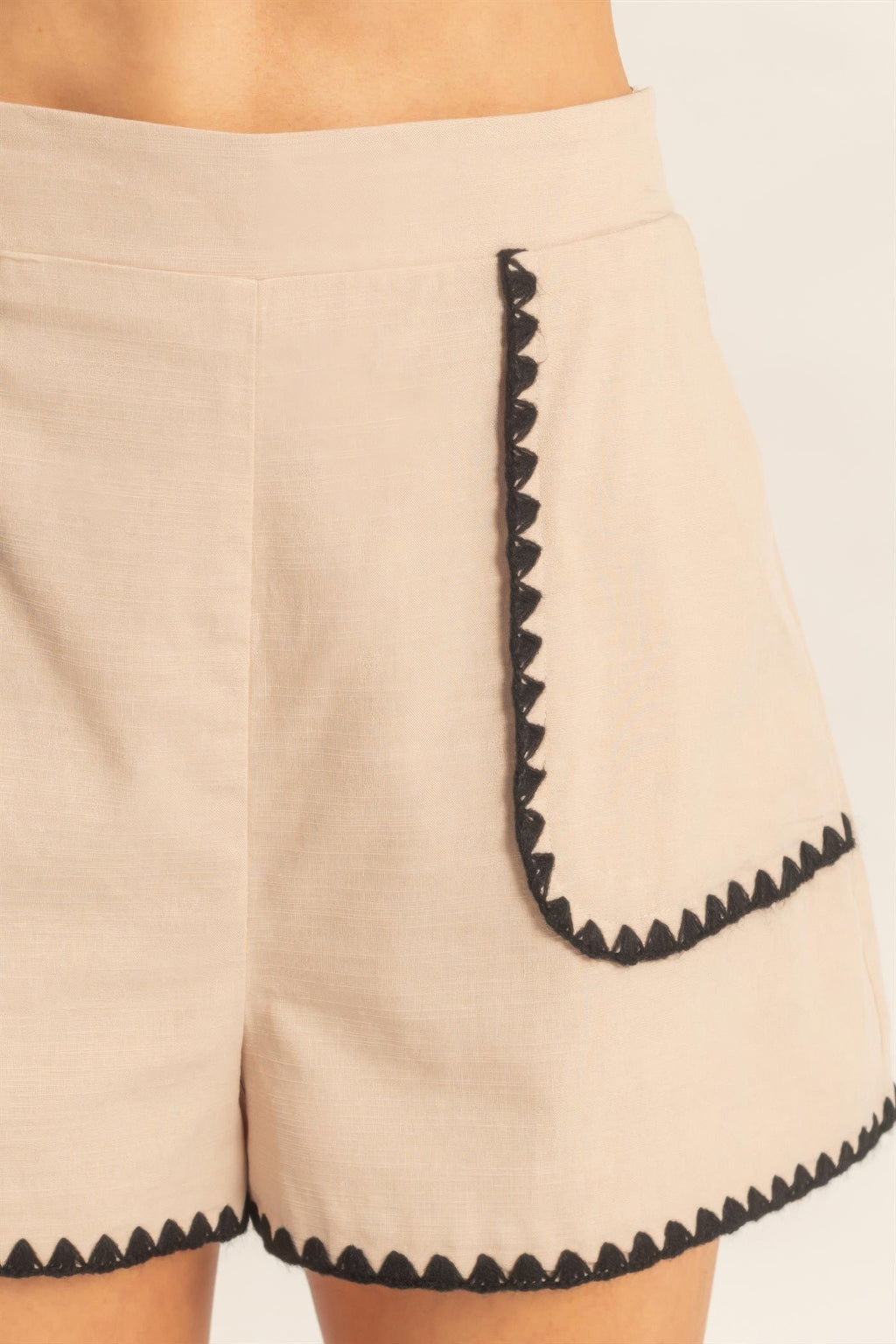 Scallop Trim Pocket Shorts -