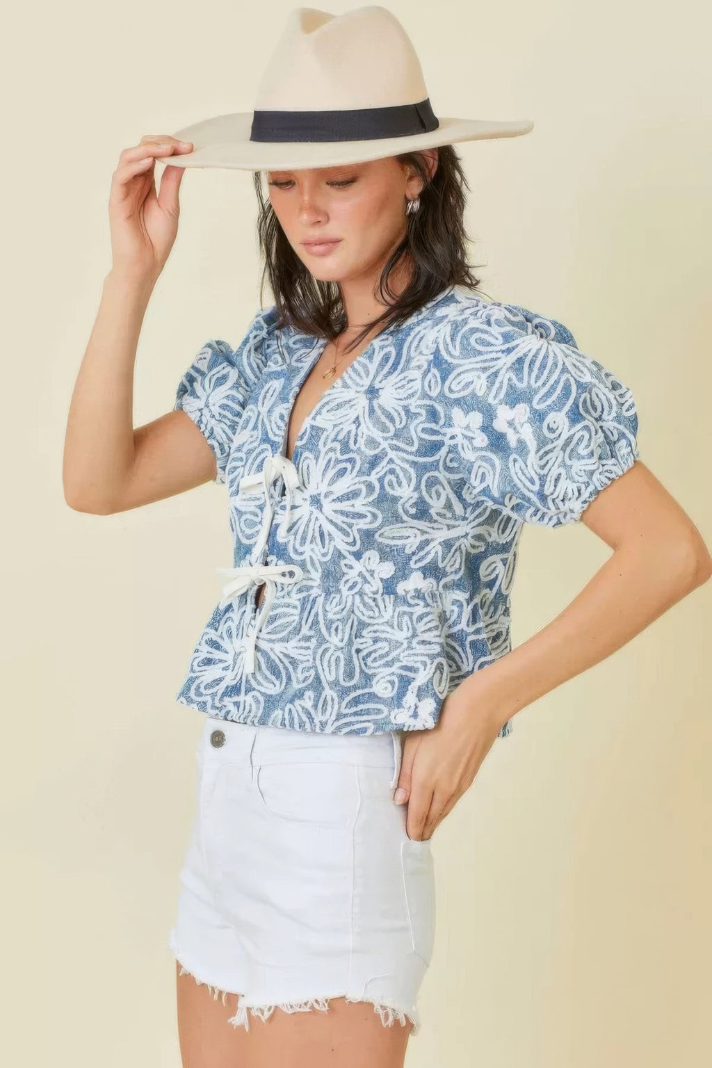 Embroidered Front Closure Cropped Blouse -